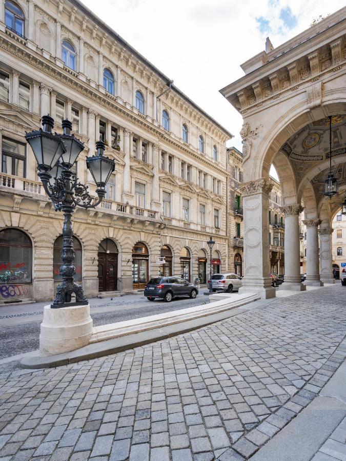 Centrum Opera Luxury Apartment With Free Garage Budapest Exteriör bild