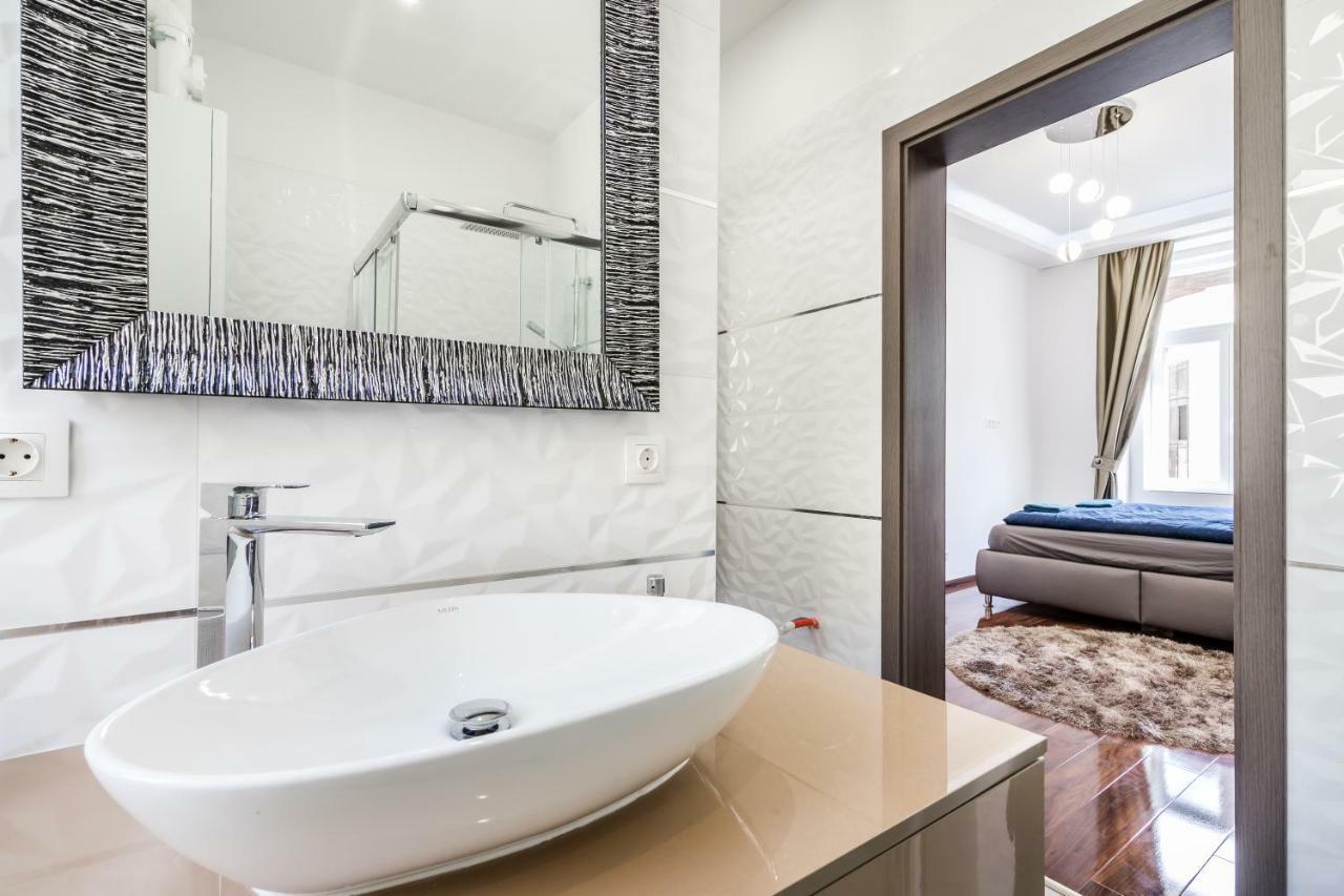 Centrum Opera Luxury Apartment With Free Garage Budapest Exteriör bild